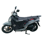 Coprigambe Termoscud®, un coprigambe impermeabile con fodera termica. In uso su scooter. Di TUCANO URBANO.